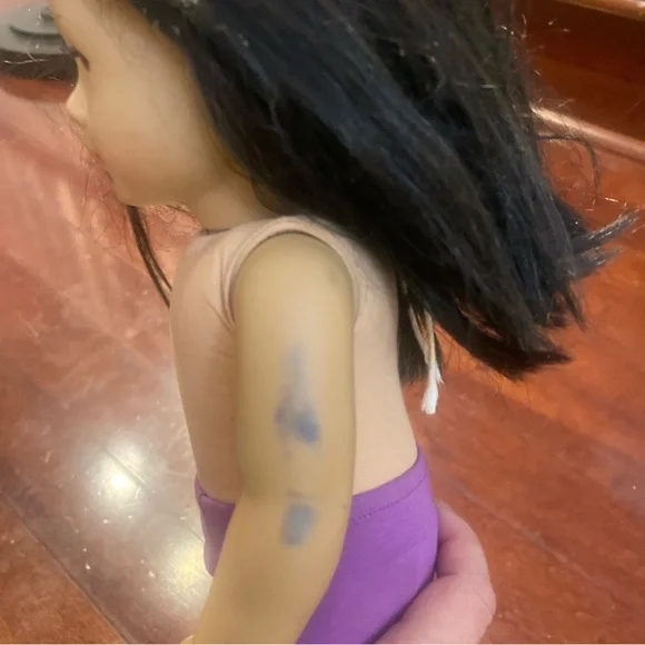 American Girl Truly me 18” Asian doll w 2 floral dresses - Picture 2 of 8